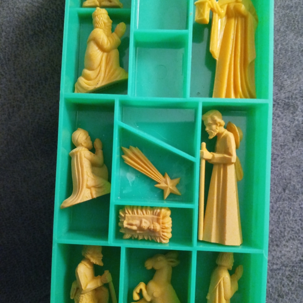 Miniature nativity set
